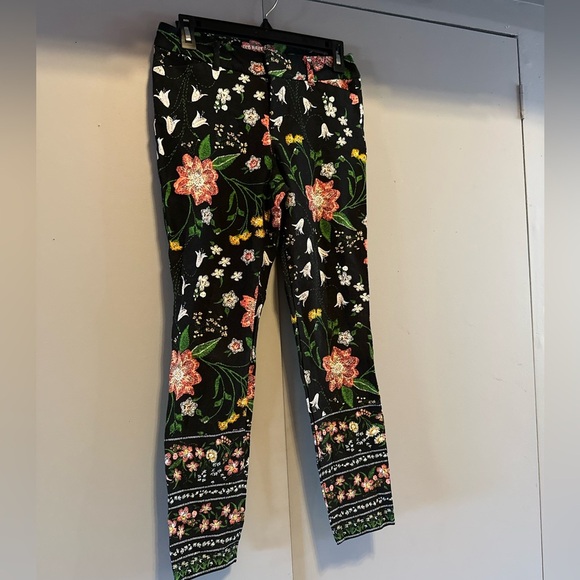 Old Navy -  Floral Mid-Rise Pixie Pant (Size 4) - Picture 2 of 14
